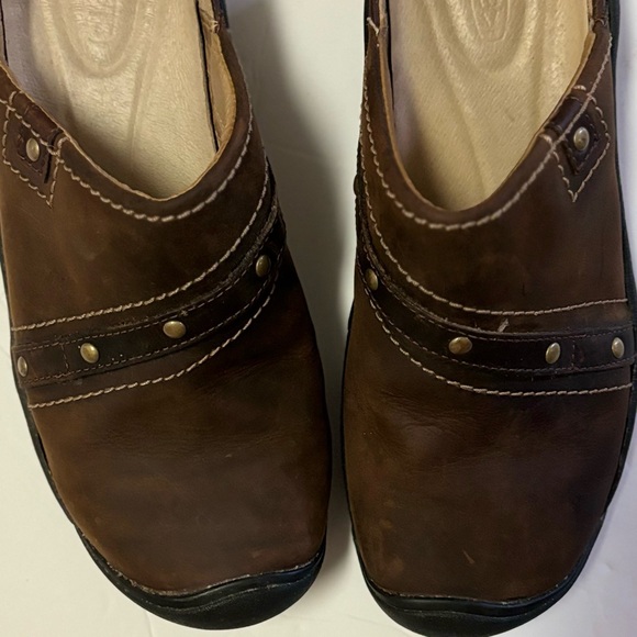 Keen Chester Brown Studded Oiled Leather Slip On Mules Womens Size 8.5 EUR 39 - Picture 2 of 10